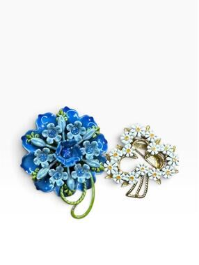 Set of two vintage floral brooch pins